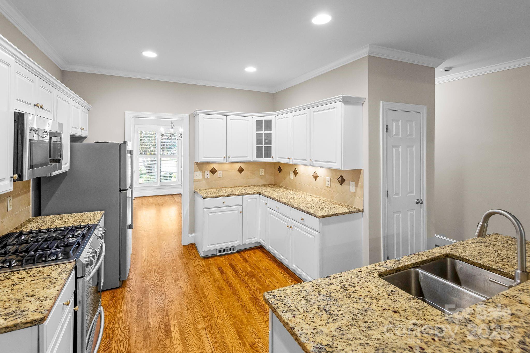 6900 Red Maple Drive