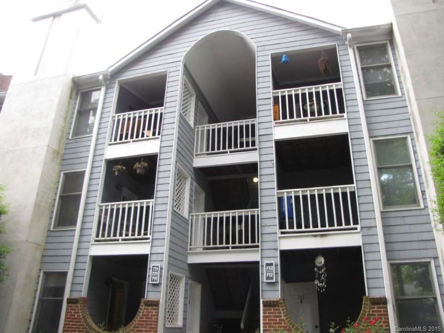 RECENTLY REDUCED!!! Great 2 bedroom, 2 bath condo in the heart of Myers Park.  Great access to Hospitals, uptown, and SouthEnd.  Kitchen features quartz countertops.  Freshly painted throughout.  Community pool.