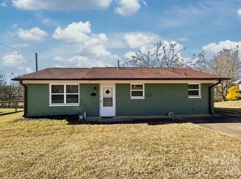 222 Mcdaniel Street Forest City NC 28043