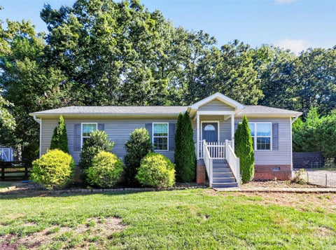 Photo of 2454 Oak Valley Lane, Maiden, NC 28650 (MLS # 4428248)