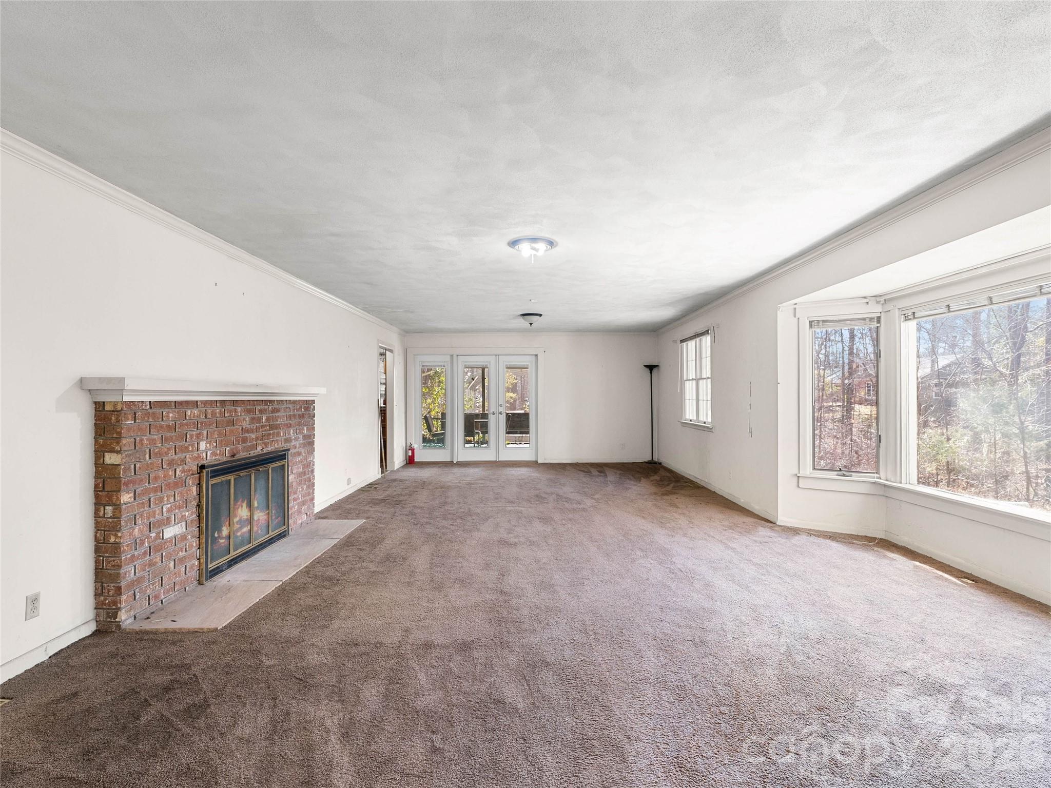 121 Hummingbird Lane