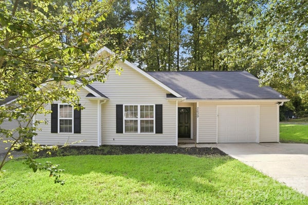 2639 DAFFODIL DR, CHARLOTTE, NC 28269 - Image 188bf0ca5e7cd9bfb0f673baffc0b7f0/2324666739