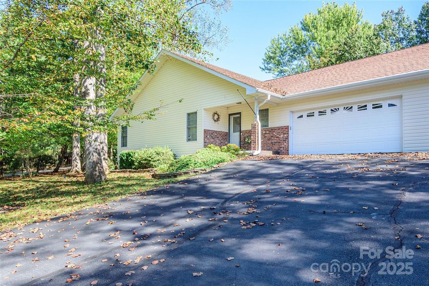 Check out this beautifully appointed townhome only minutes from Historic Downtown Hendersonville. 
This well designed and appointed kitchen will delight any cook, and the deep stainless farm house sink, gas range and granite counter just complement the beautiful cabinets.  The large open living/dining is bright, spacious and has a beautiful gas log fireplace to warm the cool evenings.  New owners will enjoy the warmth and beauty of this special place and/or entertaining guest.   Large master suite with upgraded bath and walk-in closet.  
There  is an additional 764 square feet of "non living areas" that is ideal for hobbies/crafts/or work area.  The two car garage is equipped to hold  and organize all the extra "stuff" in the enclosed cabinetry.