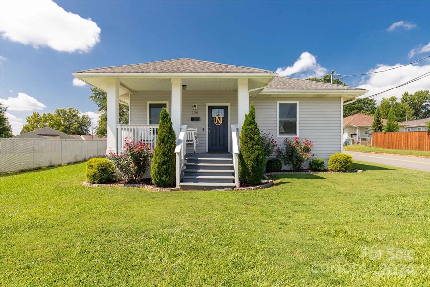 This home near the heart of downtown Fort Mill is everything you've been looking for! The open living space is very inviting and creates a cozy, home feeling. The bright kitchen features white shaker style cabinets and beautiful granite counters with an island perfect for entertaining. Bathroom was recently updated with beautiful tiling and new double vanity for optimal storage. Great location right across from the Fort Mill Golf Club and close proximity to downtown Fort Mill.
