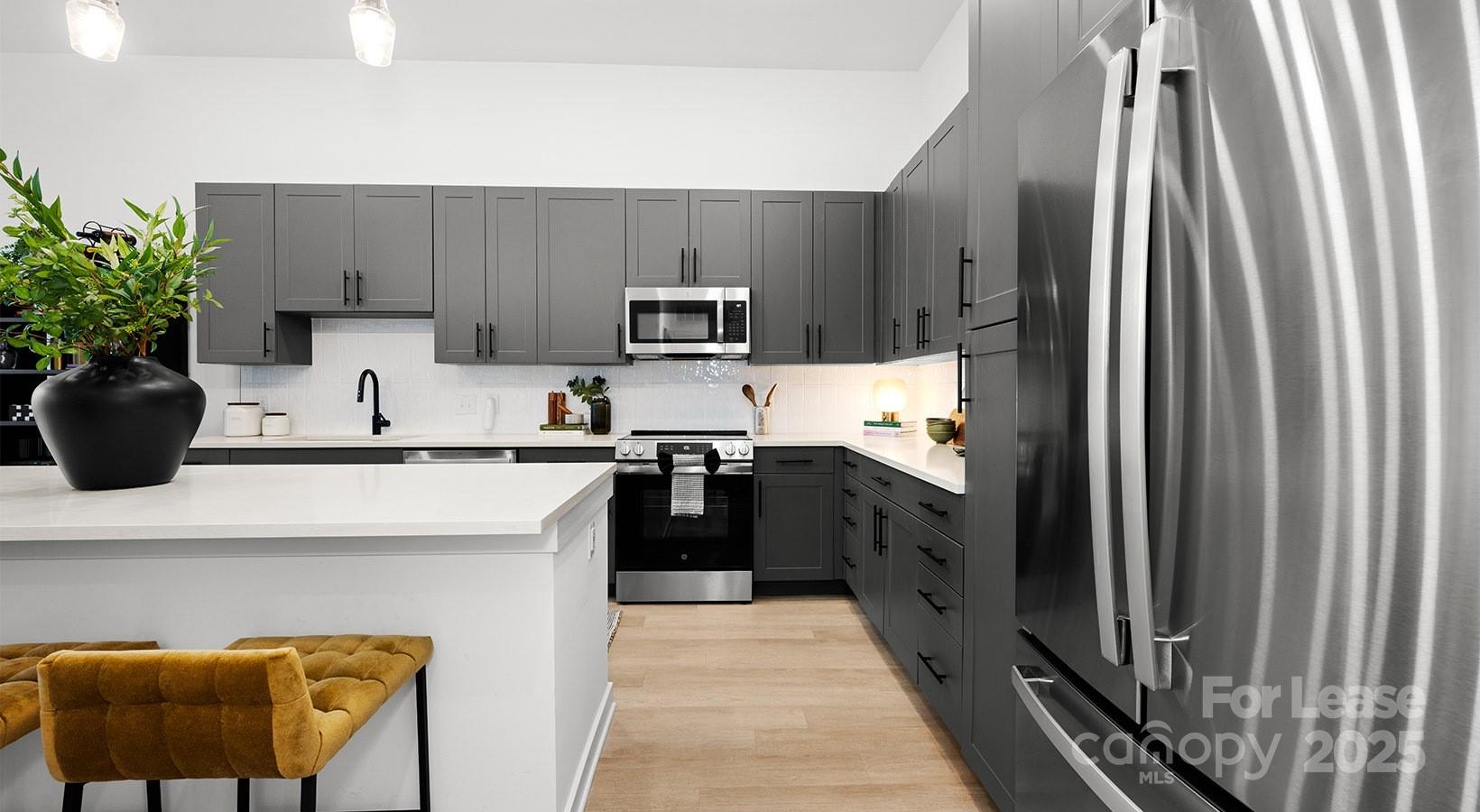 Charlotte, North Carolina 28203, United States, 2 Bedrooms Bedrooms, ,2 BathroomsBathrooms,Residential,Active,229003