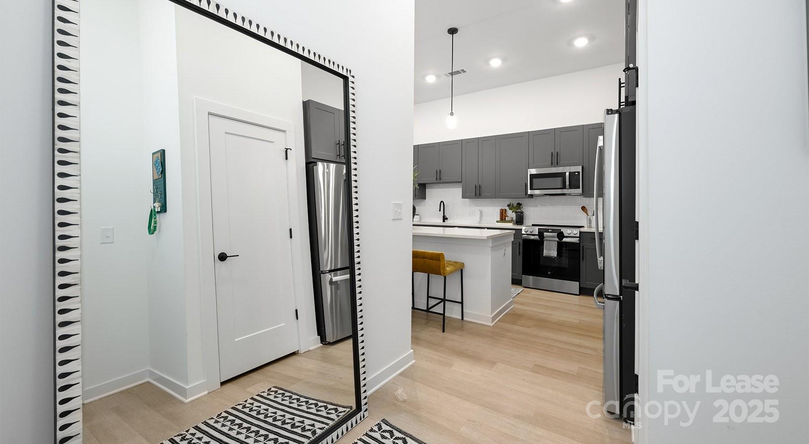 Charlotte, North Carolina 28203, United States, 2 Bedrooms Bedrooms, ,2 BathroomsBathrooms,Residential,Active,229003