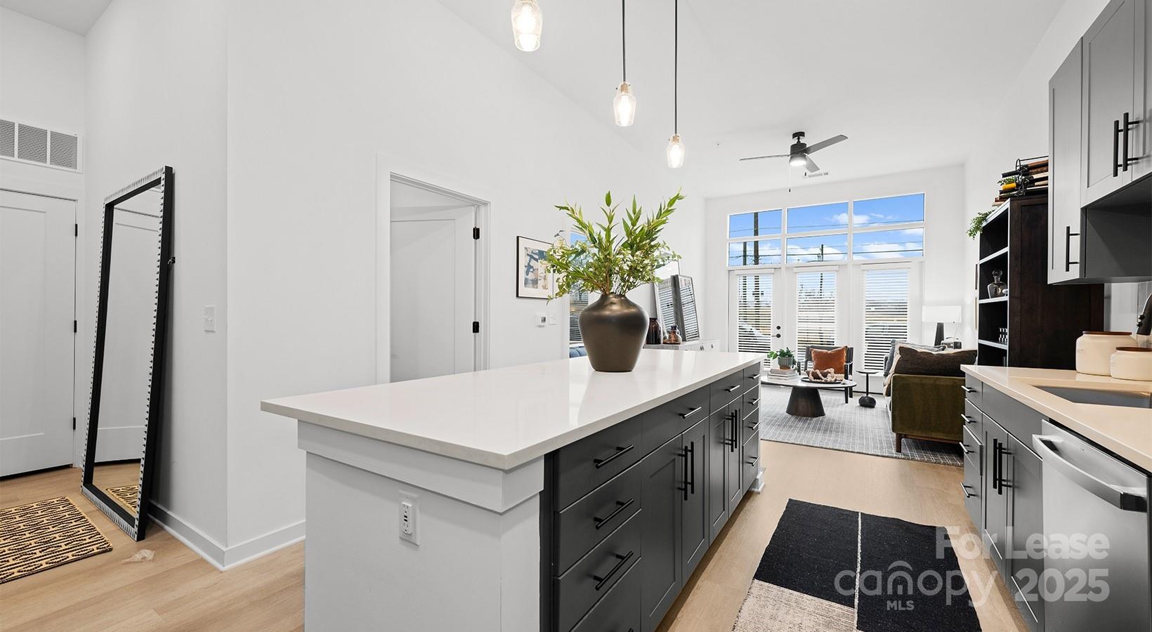 Charlotte, North Carolina 28203, United States, 2 Bedrooms Bedrooms, ,2 BathroomsBathrooms,Residential,Active,229003