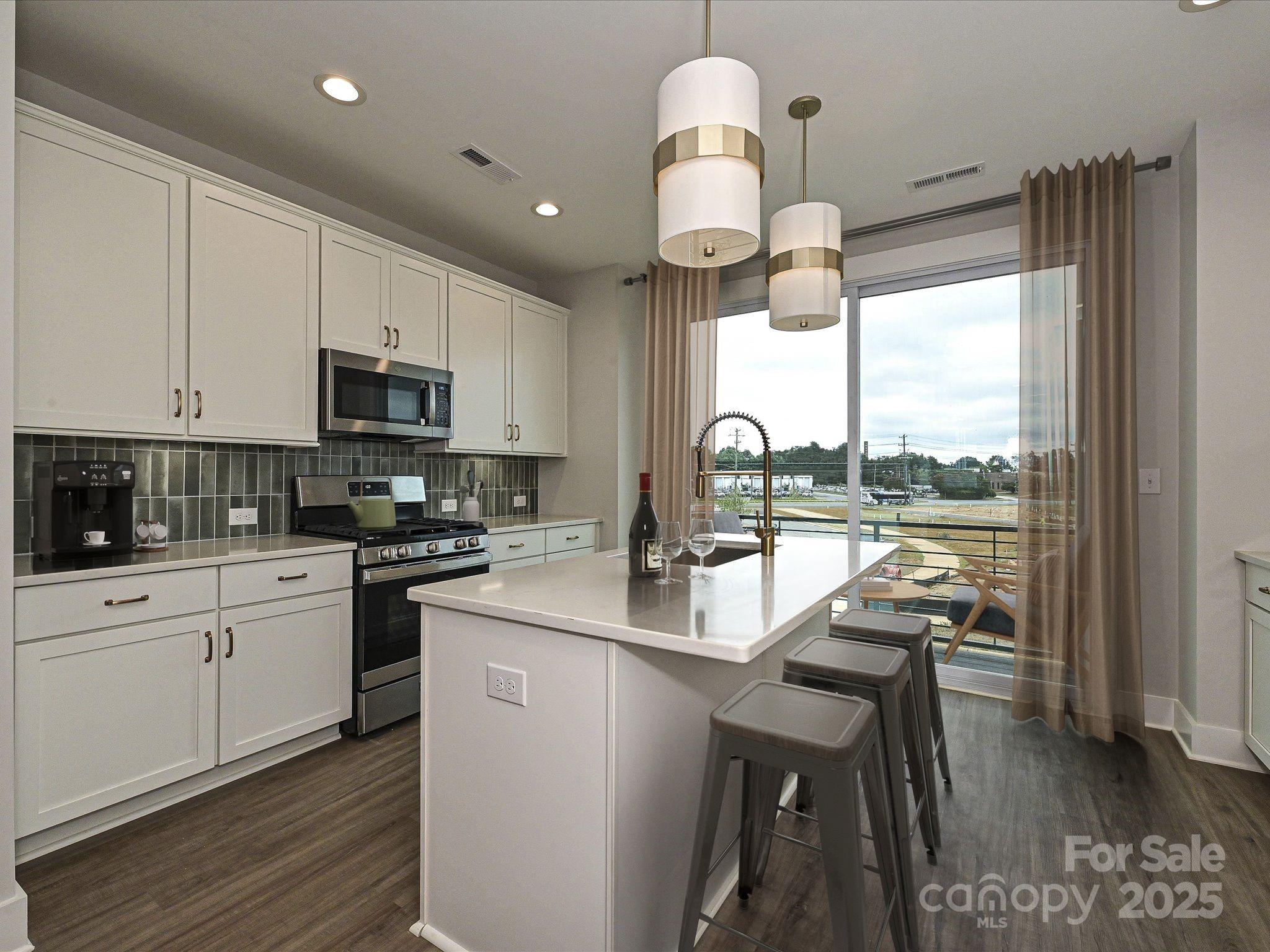 1619 Polk Street EQX0207