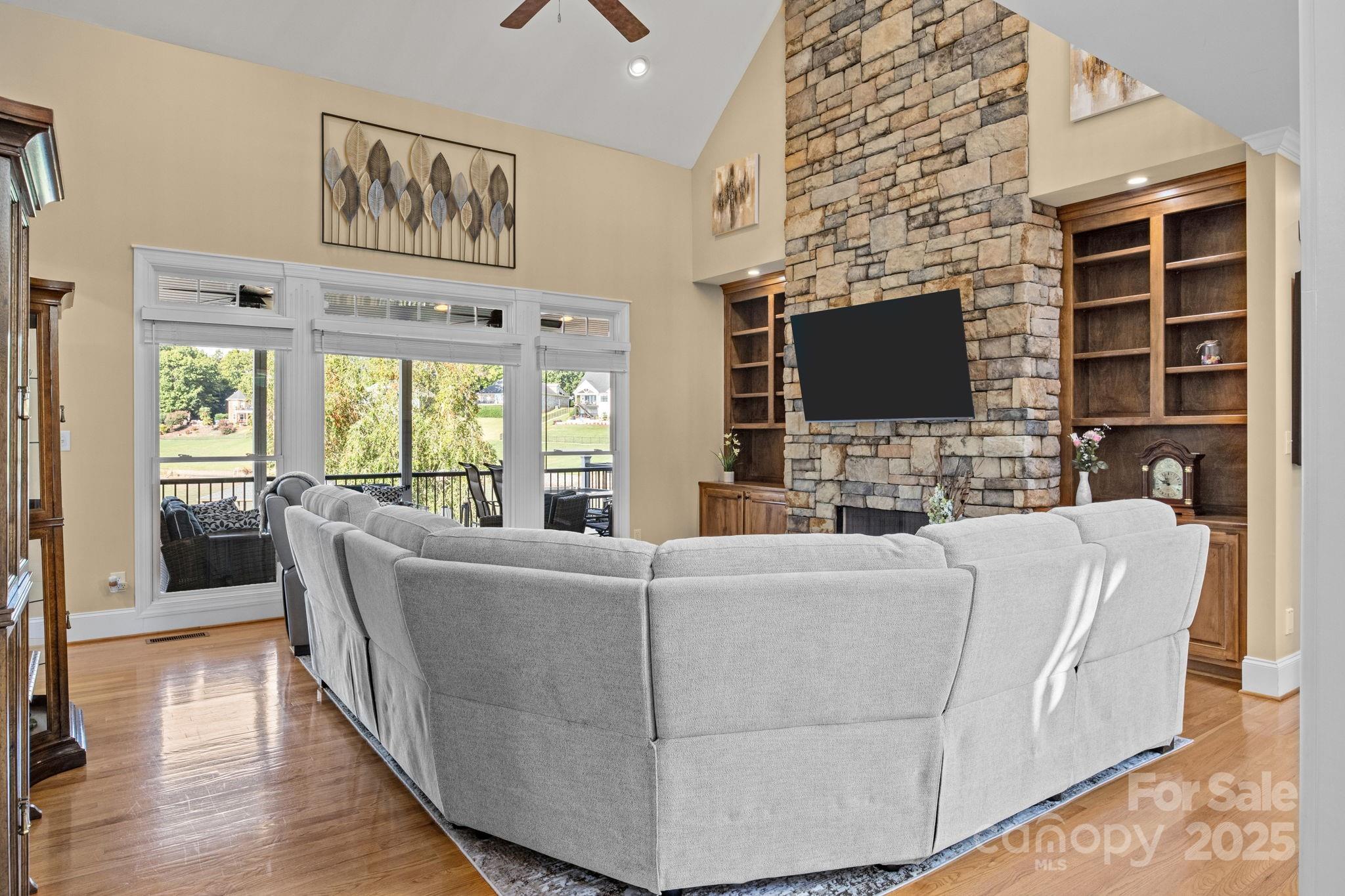 Pinnacle Shores - Residential