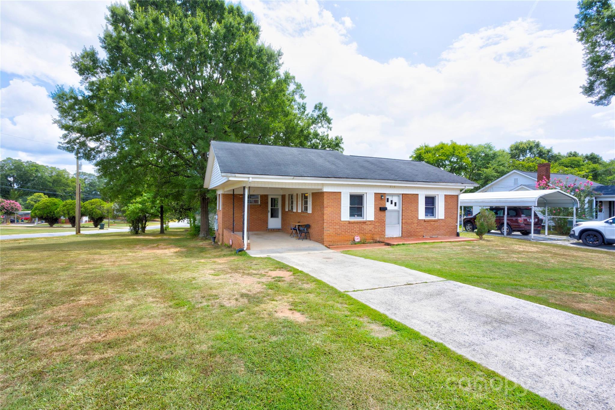 212 Elgin Drive NE