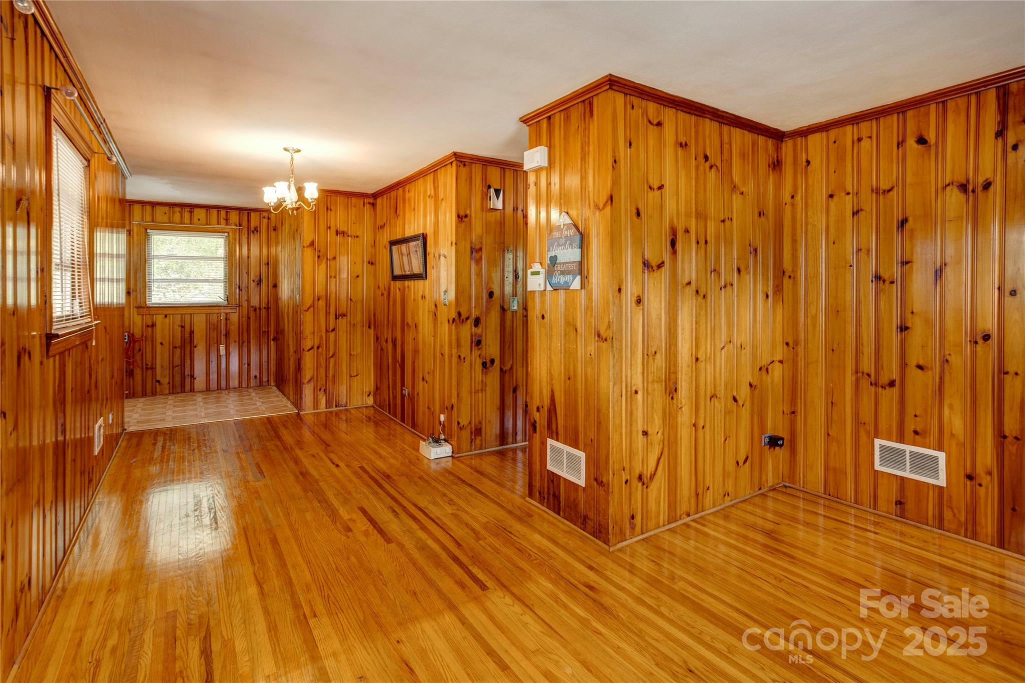 212 Elgin Drive NE