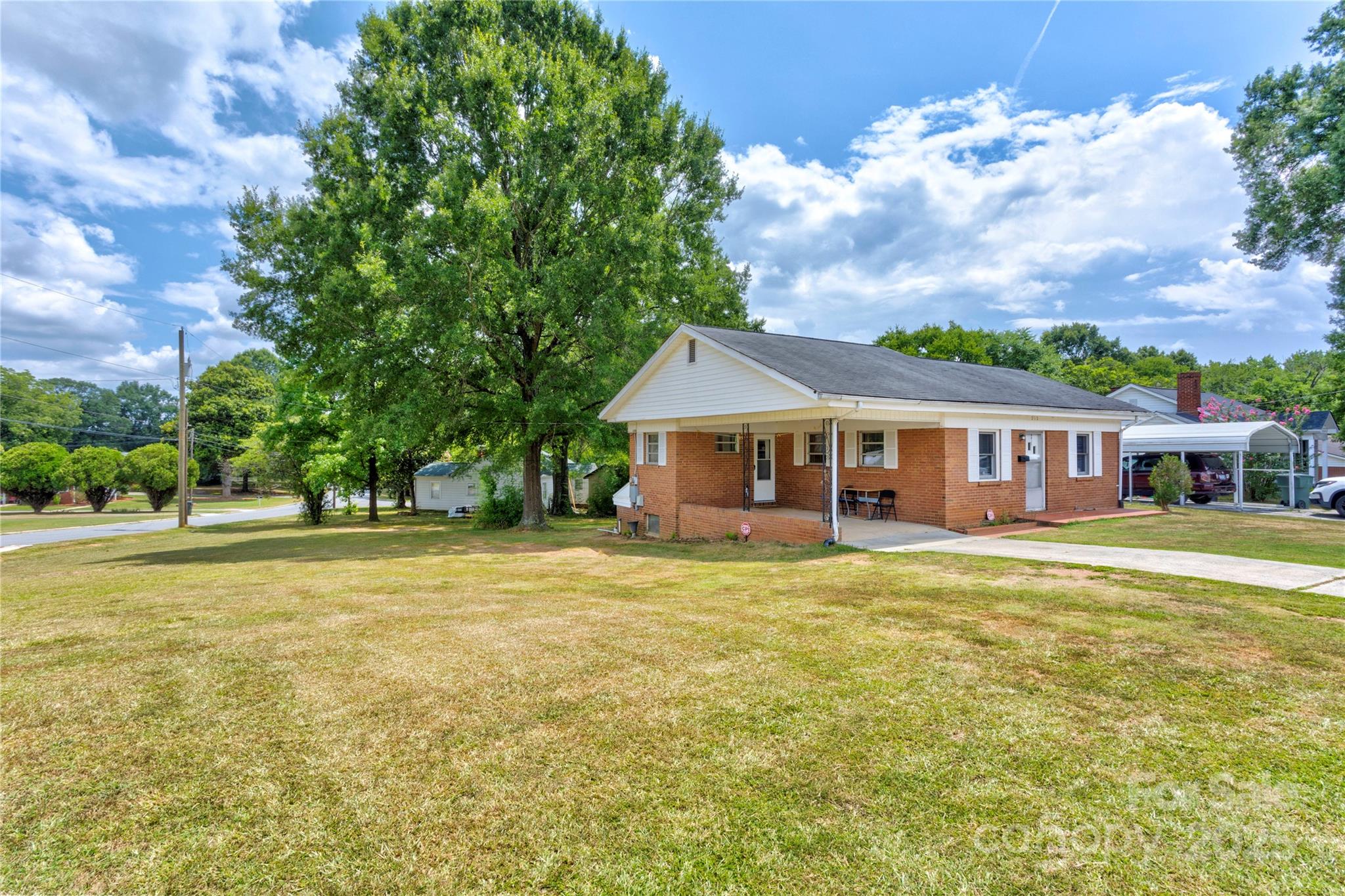 212 Elgin Drive NE