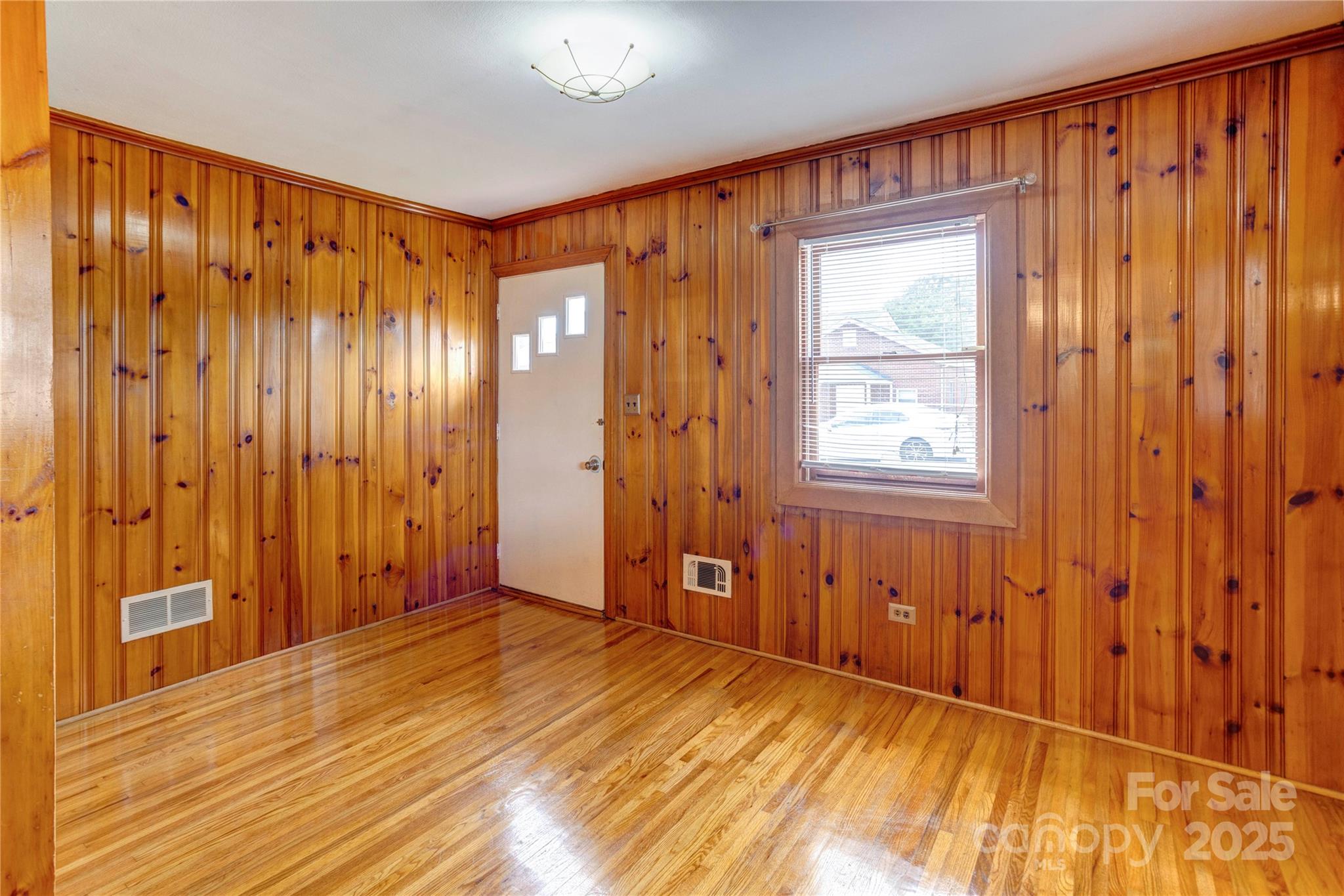 212 Elgin Drive NE