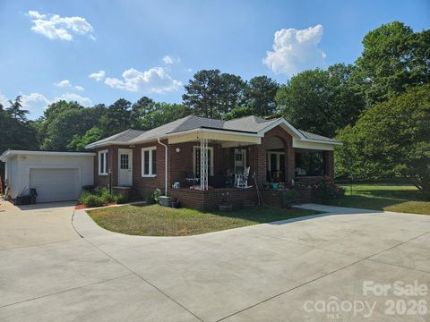 Photo of 2030 South Point Road, Belmont, NC 28012 (MLS # 4374065)