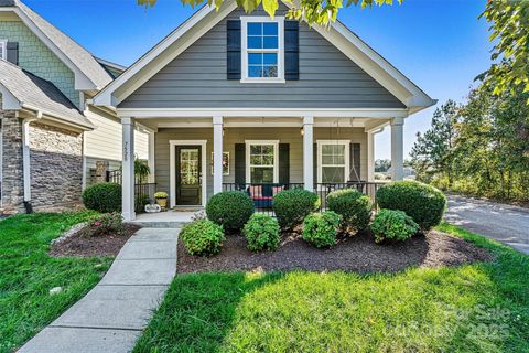 Photo of 7520 Fairway Villa Circle, Denver, NC 28037 (MLS # 4312301)