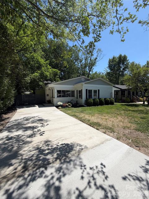 Photo of 1816 Anderson Street, Charlotte, NC 28205 (MLS # 4373579)