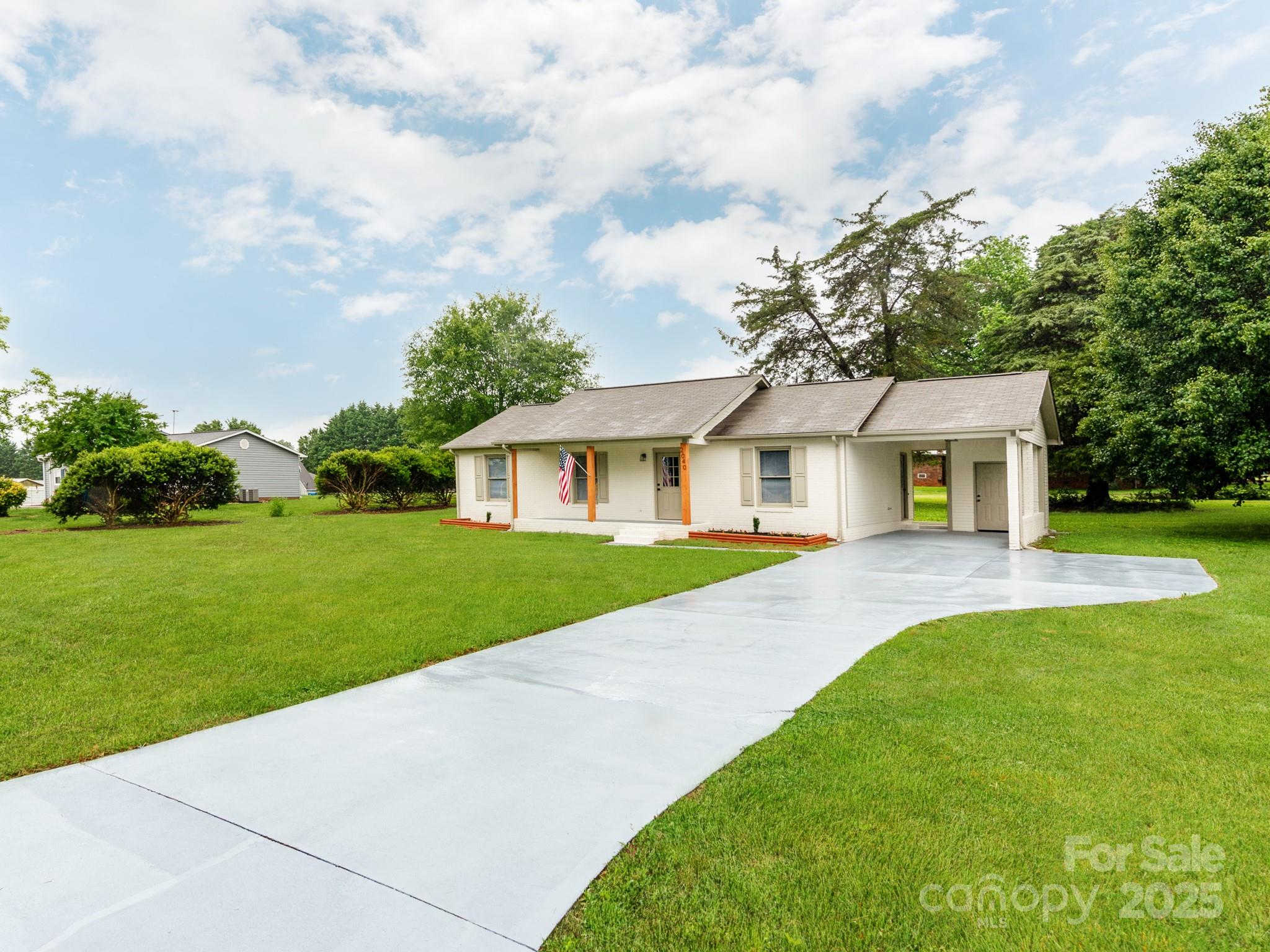 2040 Stratford Drive