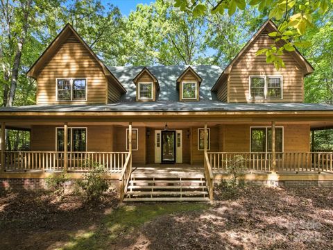 Photo of 100 Canterbury Lane, Matthews, NC 28104 (MLS # 4309995)