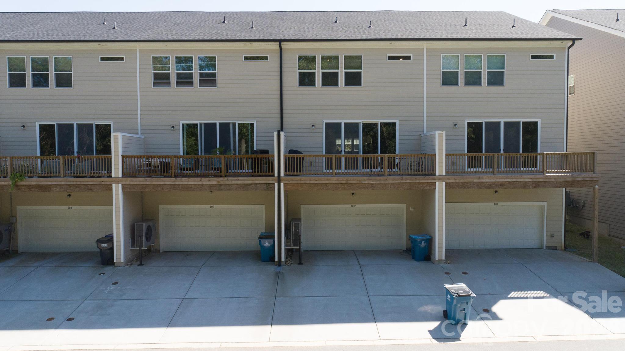 Carriage Club townhomes - Residential