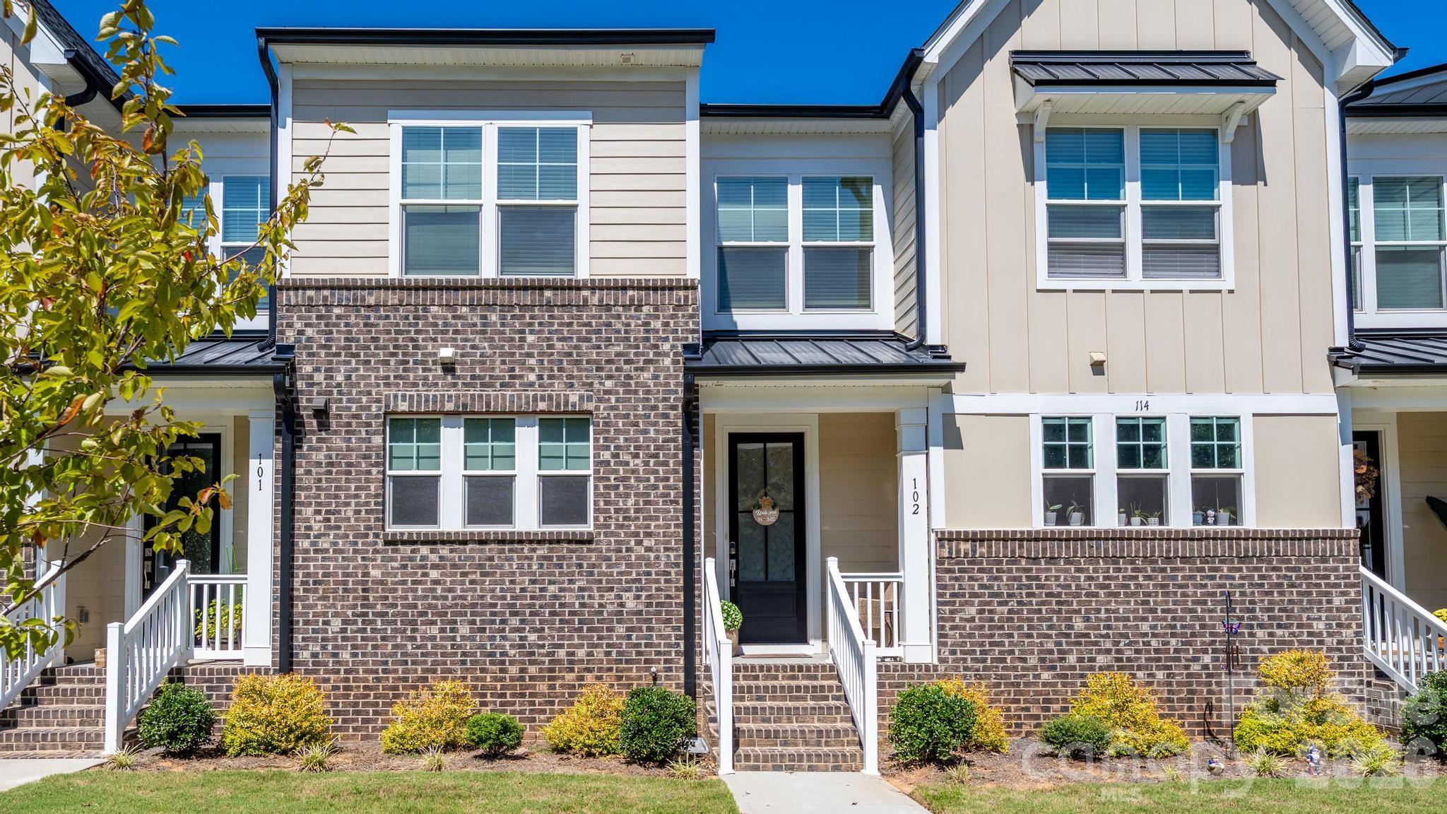 Carriage Club townhomes - Residential