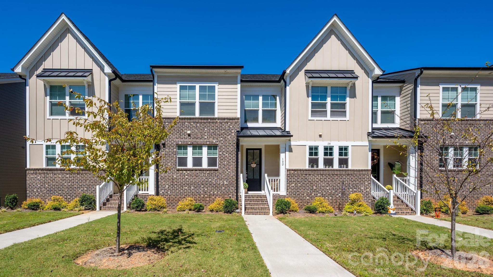 Carriage Club townhomes - Residential