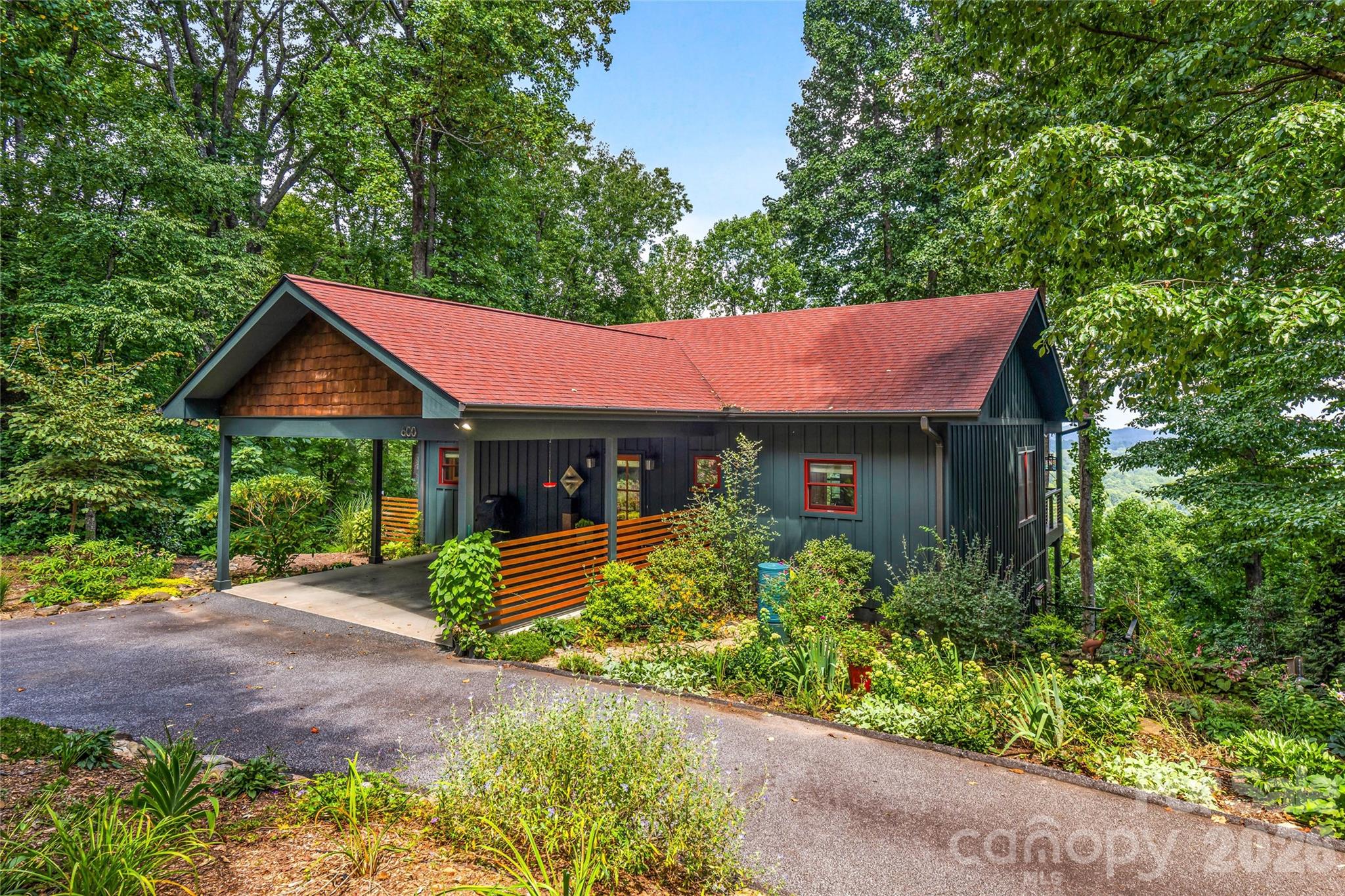 600 Tanglewood Lane