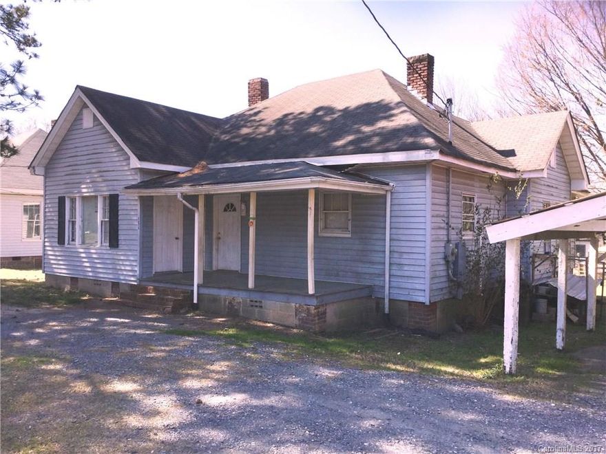 Good opportunity for an investor or first time buyer. Large home very convenient to downtown. Home has been rented until recently. Home to be sold "as-is".