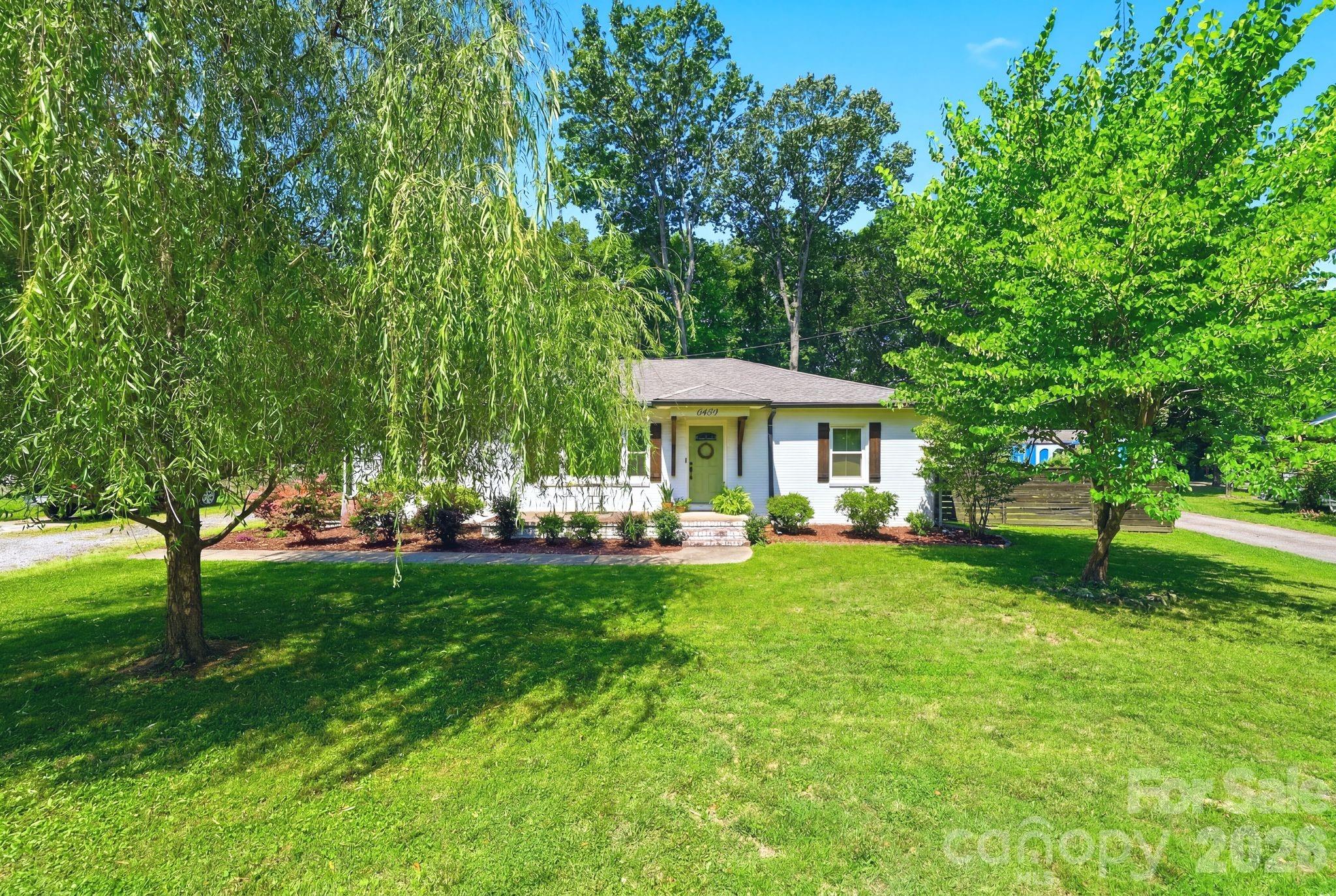 6409 Woodland Circle