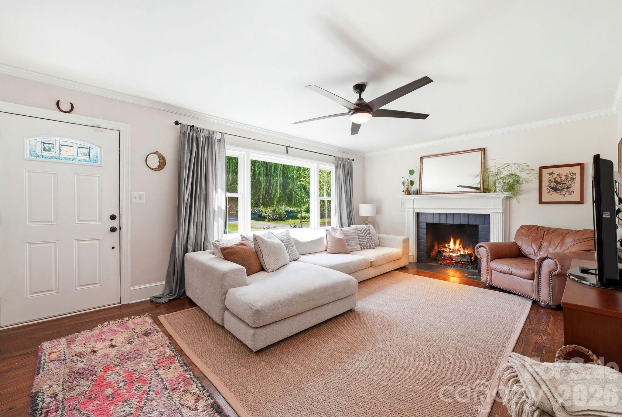 6409 Woodland Circle