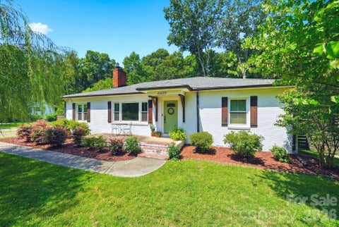 Photo of 6409 Woodland Circle, Charlotte, NC 28216 (MLS # 4401074)
