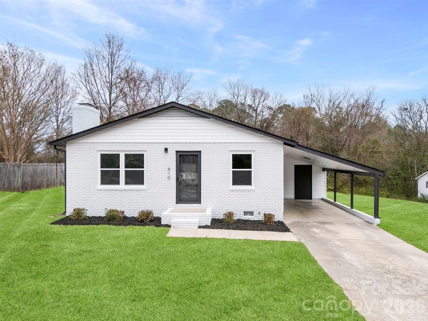 Welcome to 410 Cameron St NW in beautiful Concord! This recently remodeled 3-bedroom, 1.5-bath home sits on a generous .53-acre lot and offers the perfect blend of comfort, updates, and location.
brand-new carpet in all bedrooms, creating a clean and inviting atmosphere. The fully updated kitchen features brand-new cabinets, gorgeous granite countertops, a new range and microwave, and a newer refrigerator — making it move-in ready from day one.
Both bathrooms have been completely remodeled with new bathtub, toilets, and modern vanities, giving the home a fresh, updated feel throughout.
Situated near a local high school and just minutes from shopping, dining, and entertainment at Carolina Mall, this home offers convenience for everyday living. Whether you’re a first-time homebuyer looking for the perfect starter home or an investor seeking a great rental opportunity, this property checks all the boxes.
The seller makes no representation regarding the functionality of the fireplace. Buyers are advised to conduct their own due diligence during the contract period.
Don’t miss your chance to own a beautifully updated home in a prime Concord location!
Buyers must be accompanied by a licensed real estate agent at all times. If raining, please remove shoes before entering the home.