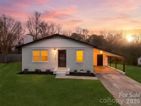 Photo of 410 NE Cameron Avenue NE, Concord, NC 28025 (MLS # 4352351)