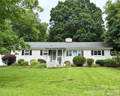 2333 Lakeview Circle Matthews NC 28105