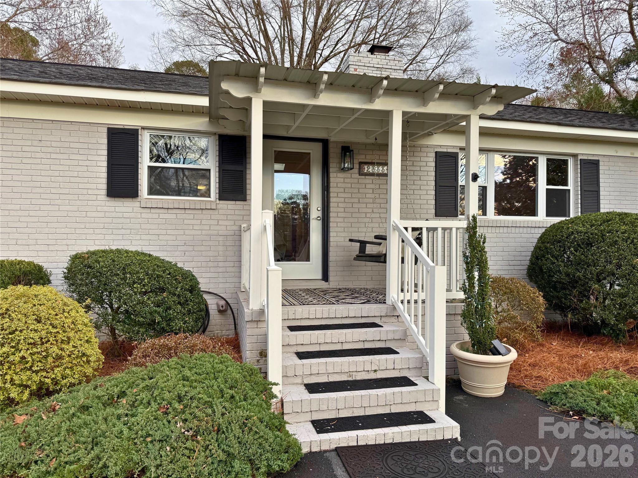 2333 Lakeview Circle