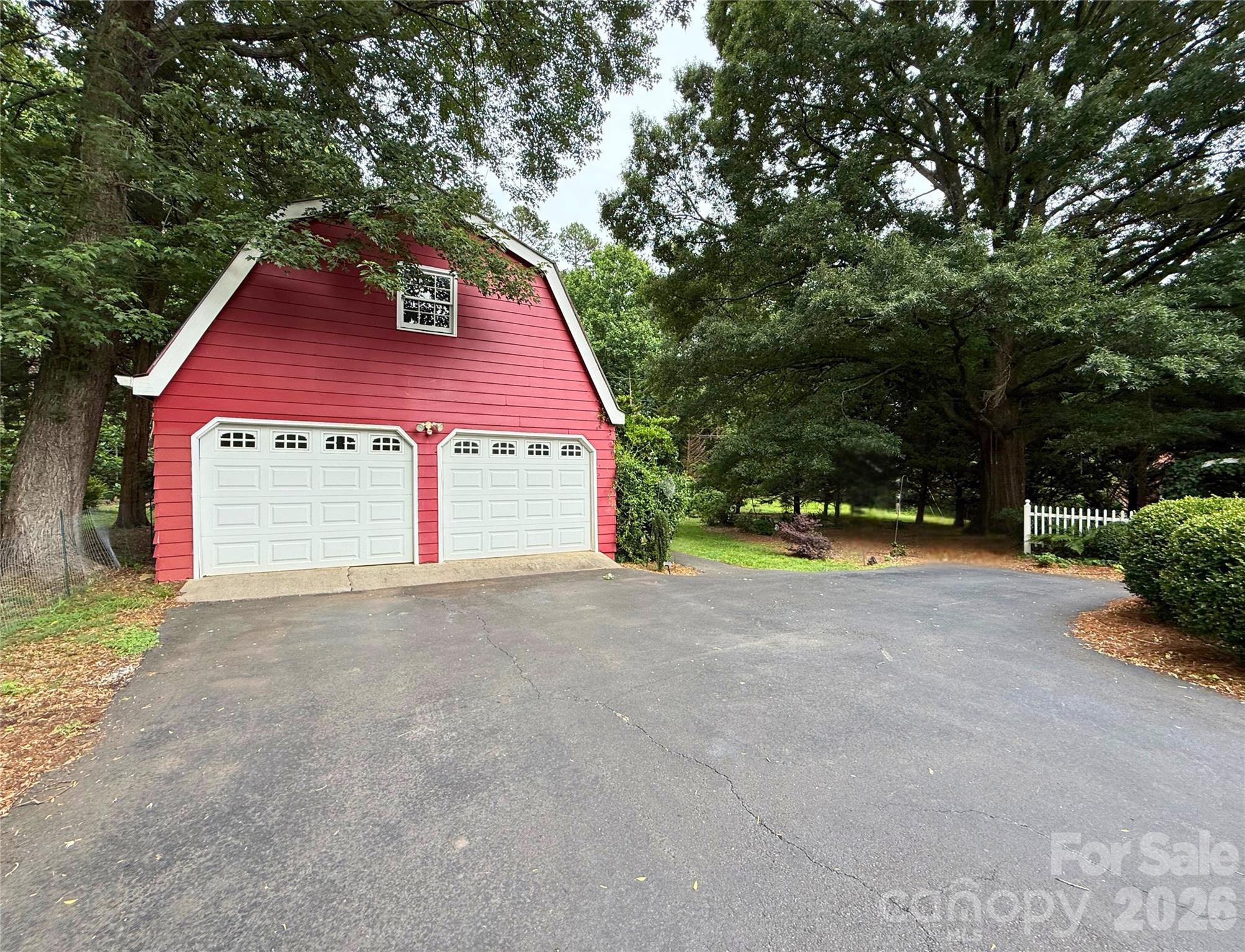 2333 Lakeview Circle