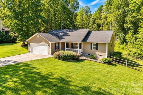 Photo of 127 Chestnut Lane, Hendersonville, NC 28792 (MLS # 4430931)