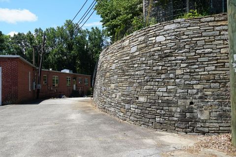 A home in Tryon