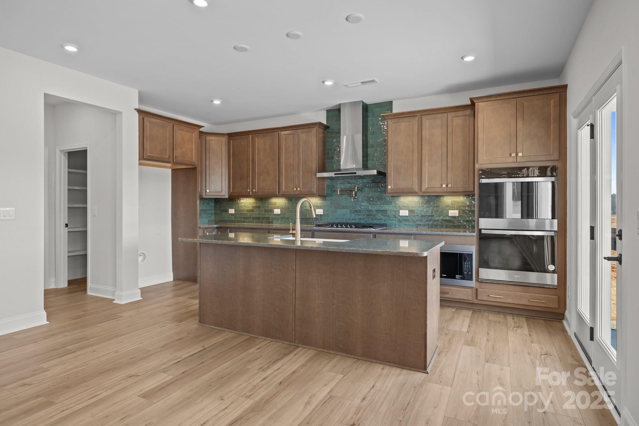 Lakeside Glen - Residential