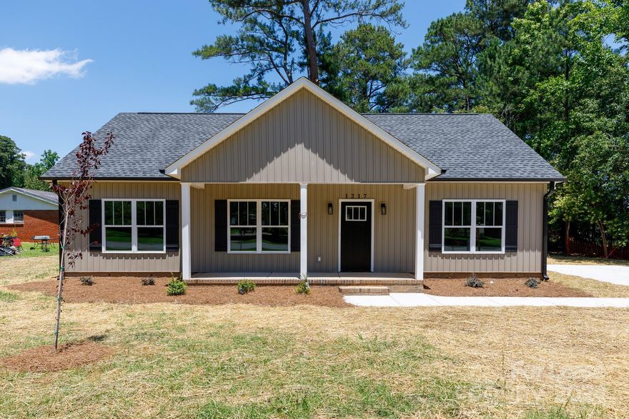 Beautiful single family ranch home located within 5 minutes to I-77 and downtown Rock Hill, SC. Home only has 1 step to get inside. Brand new home that includes all kitchen appliances. Renter responsible for utilities. Deposit will be one month rent ($2100) Please message agent for more details or to complete the rental application.