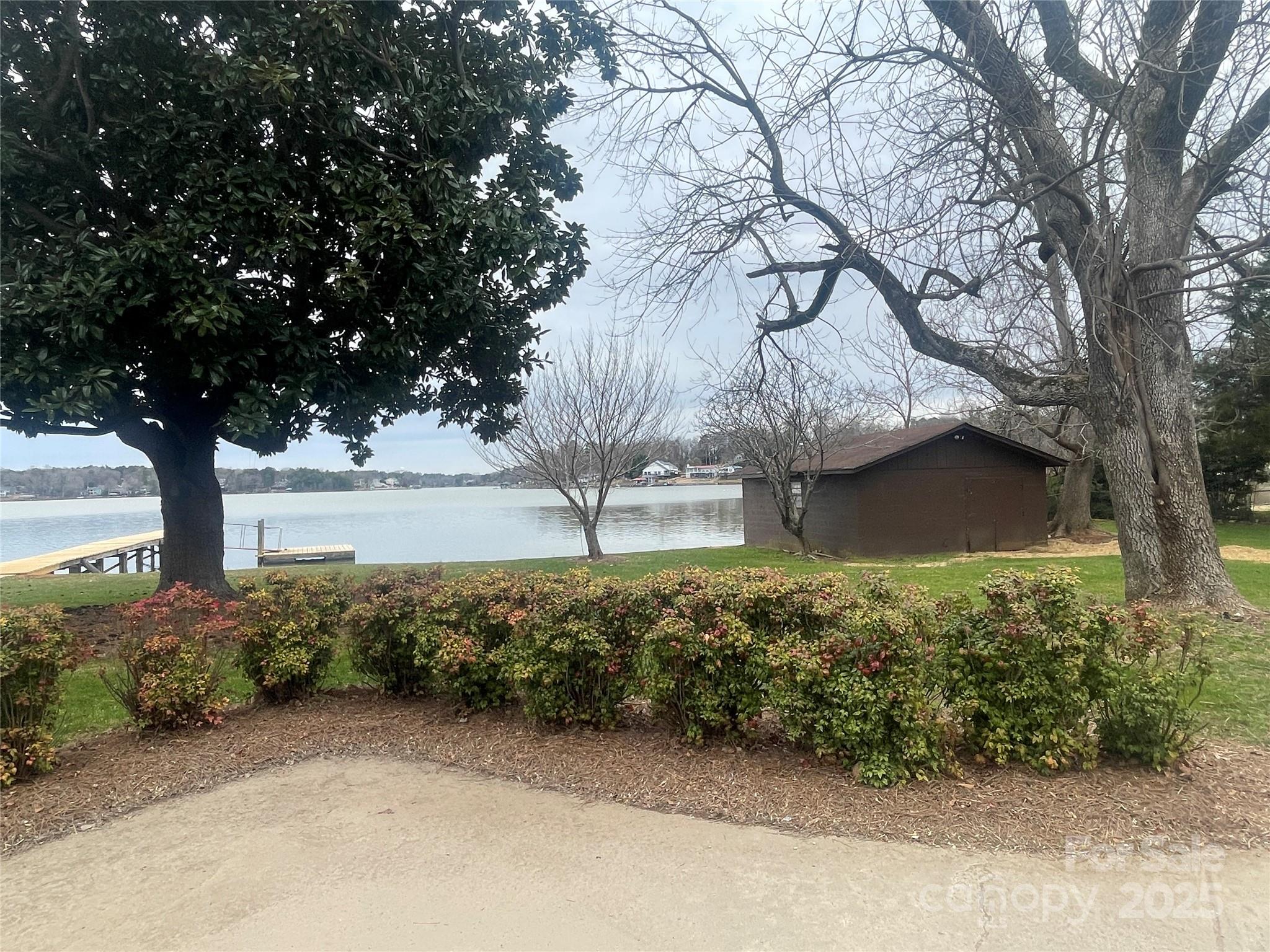 4220 Honeysuckle Road