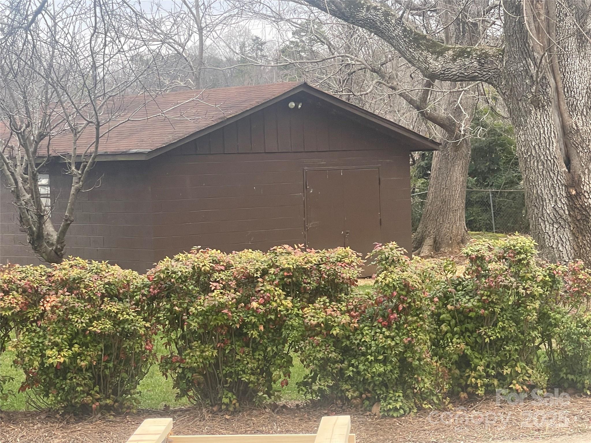 4220 Honeysuckle Road