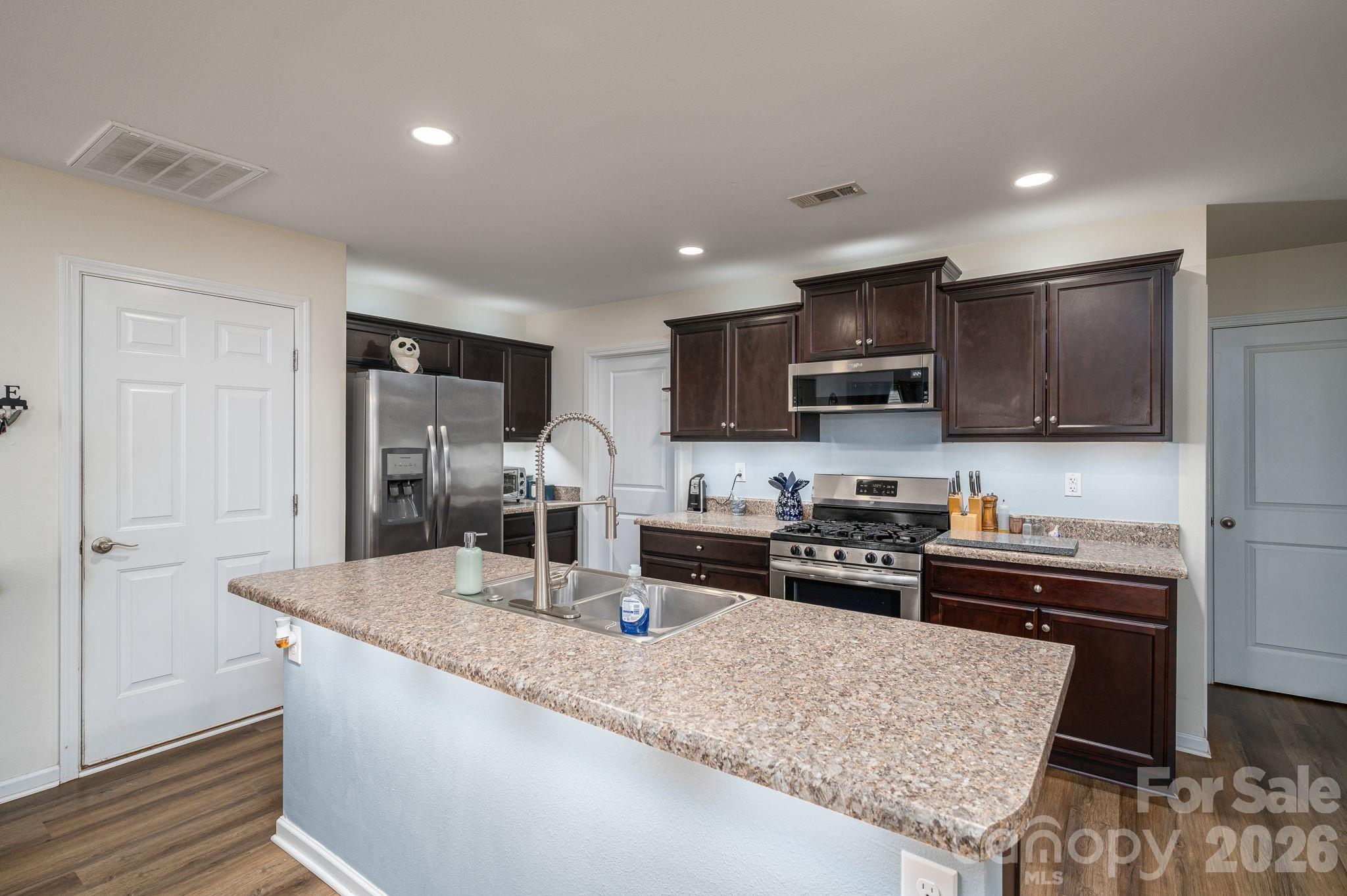 2818 Easton Knoll Drive