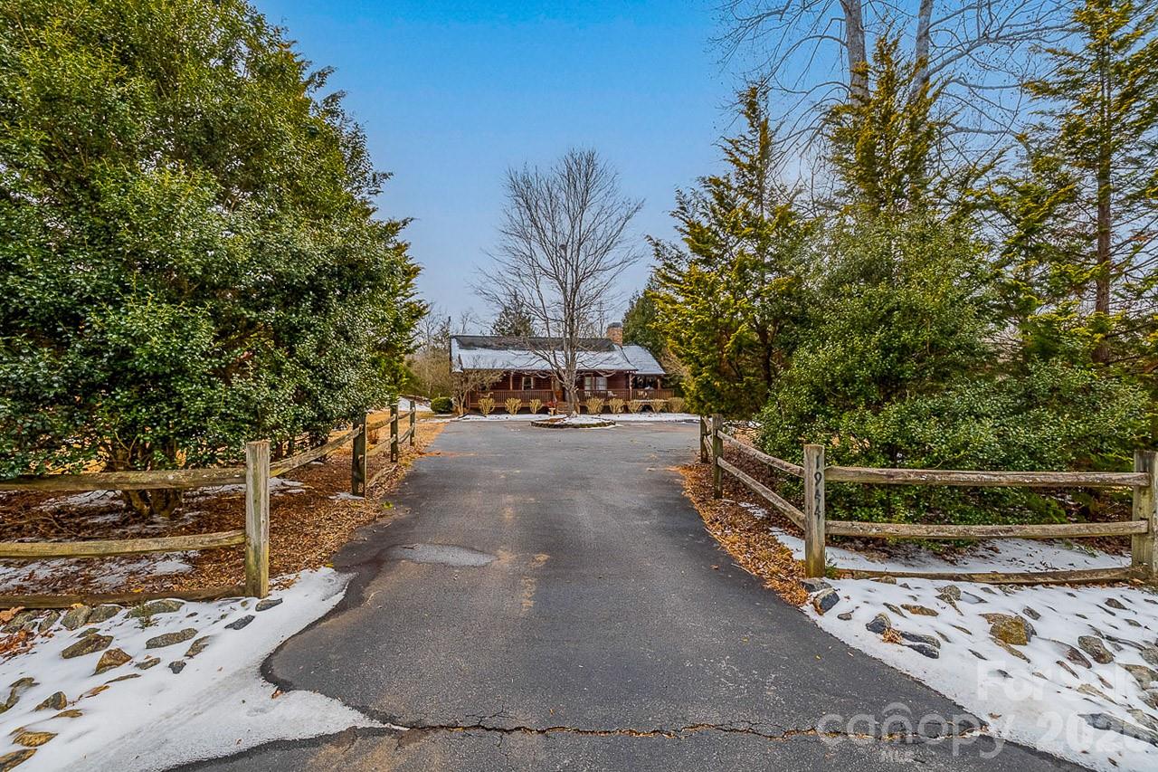 1944 River Crest Parkway