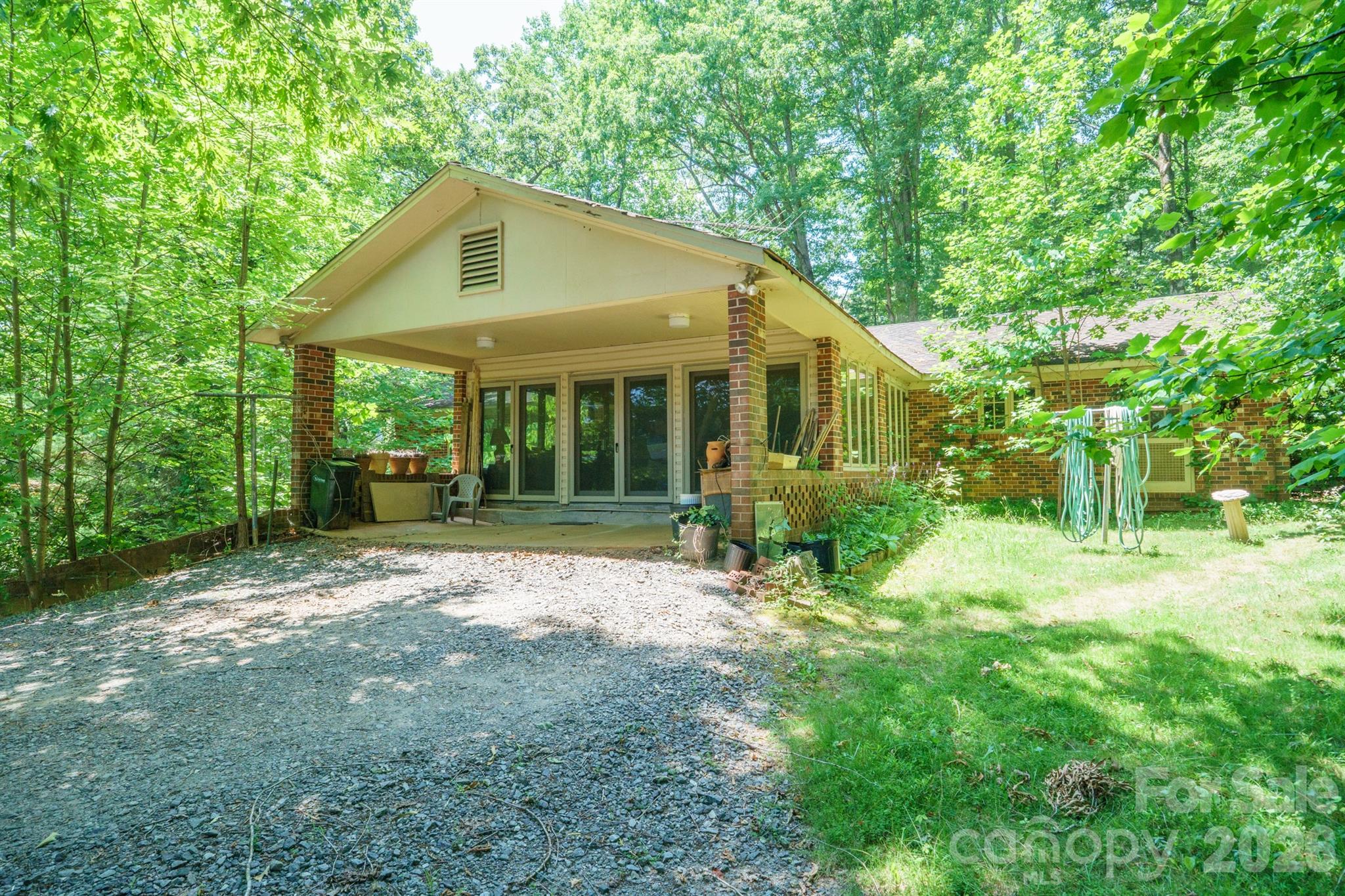 1729 Brentwood Drive