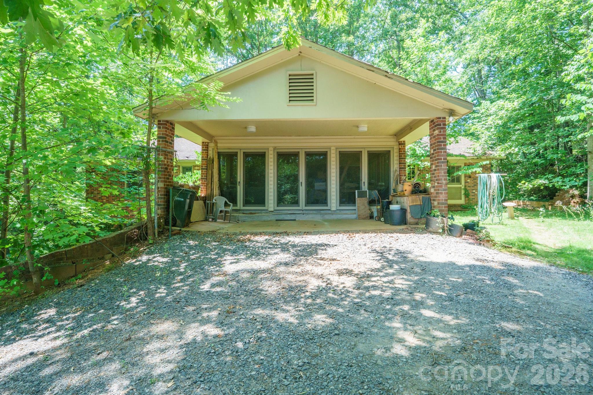 1729 Brentwood Drive