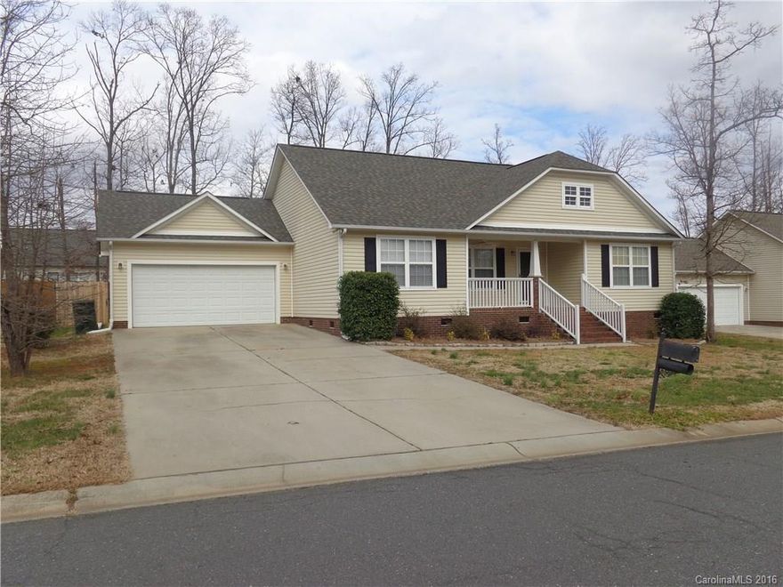 Move-in ready home in great location. Very close to I-77 and Manchester but tucked back in a great neighborhood. 3 Bedroom 2 bath, split floor plan. Vaulted ceilings and open floor plan. Fenced back yard with deck that has gas grill connection. New roof, water heater, carpet and paint.
