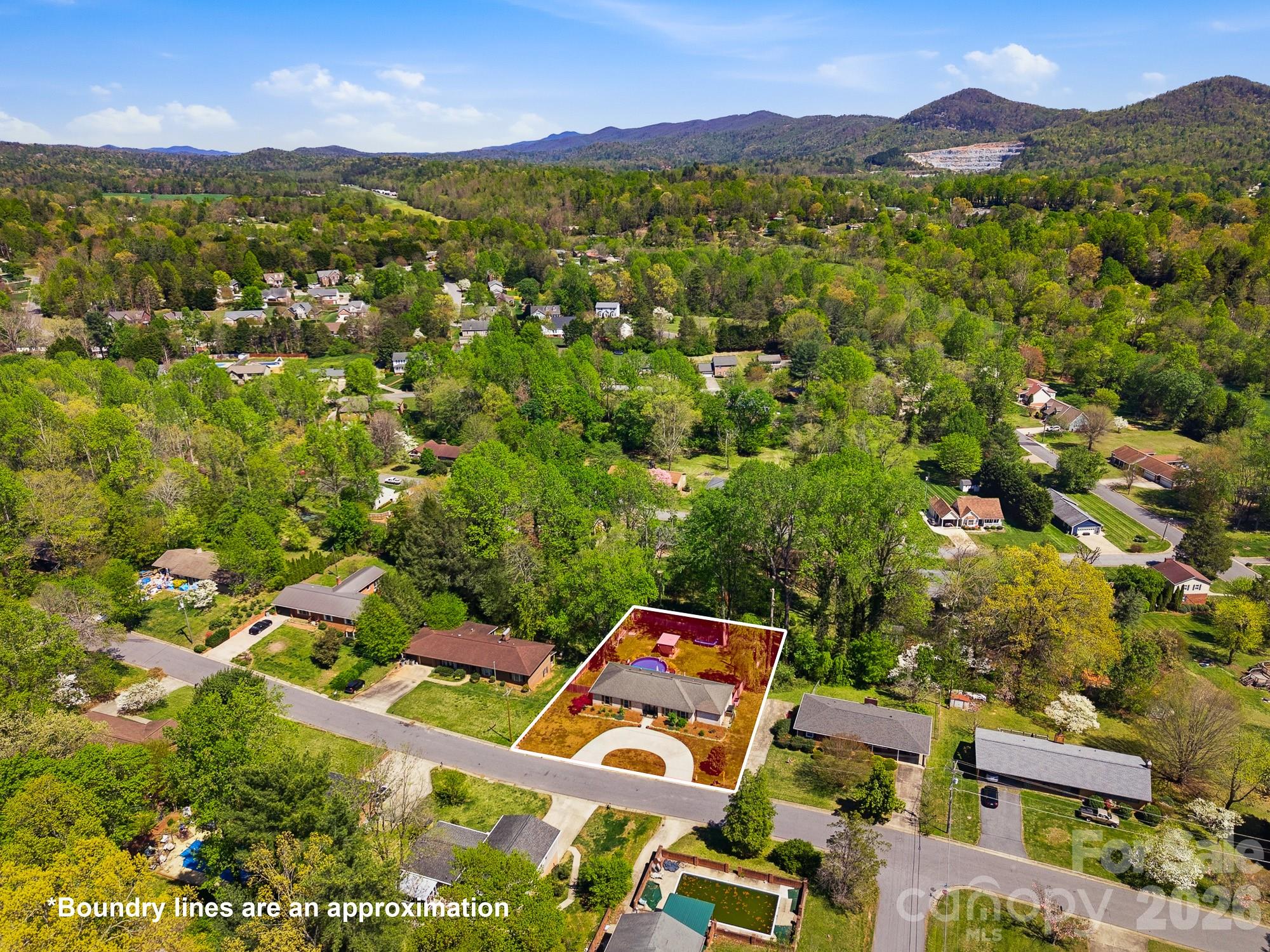 906 Hemlock Drive NE