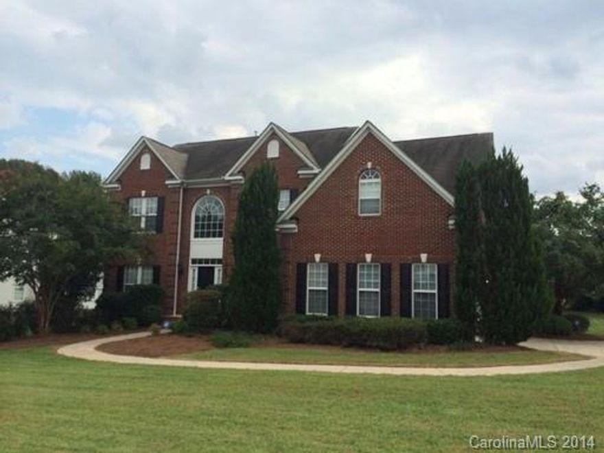 This beautiful home has vaulted & trey/coffered ceilings, hard wood & tiled floors, a sunroom & too many amenities to mention! The delightful kitchen comes with all the appliances, a kitchen island, a walk in pantry & Corian counter tops. The laundry room is located on the first floor. The Master Suite has two walk in closets and the Master Bath has dual sinks, an over sized tub & a separate shower. Plus a light & airy sunroom!