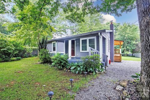 Photo of 22 Glenview Place, Arden, NC 28704 (MLS # 4382452)