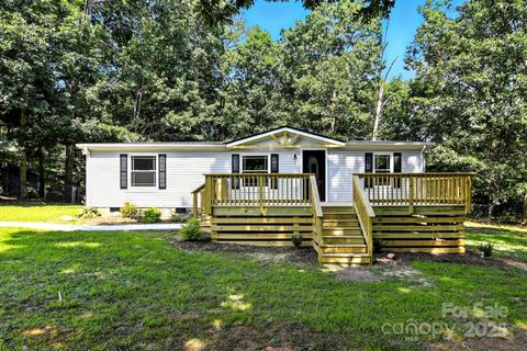 Photo of 2734 Orangewood Lane, Newton, NC 28658 (MLS # 4285625)